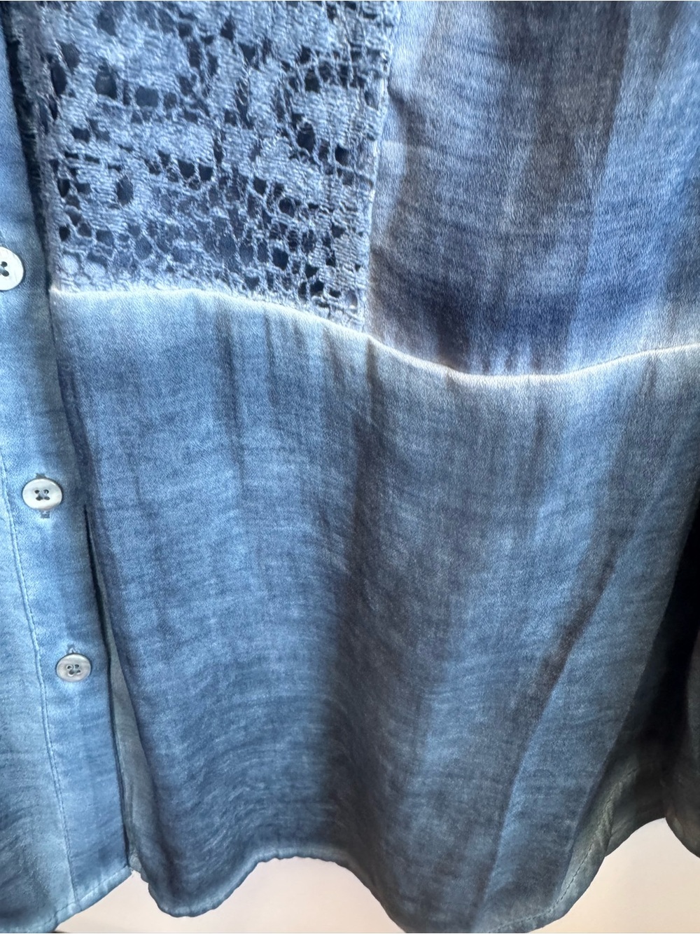 Chico’s Blue Ombre Lace Trim Button Front Blouse Size 1 Medium P2P 20” Lgth 30” - Picture 6 of 10